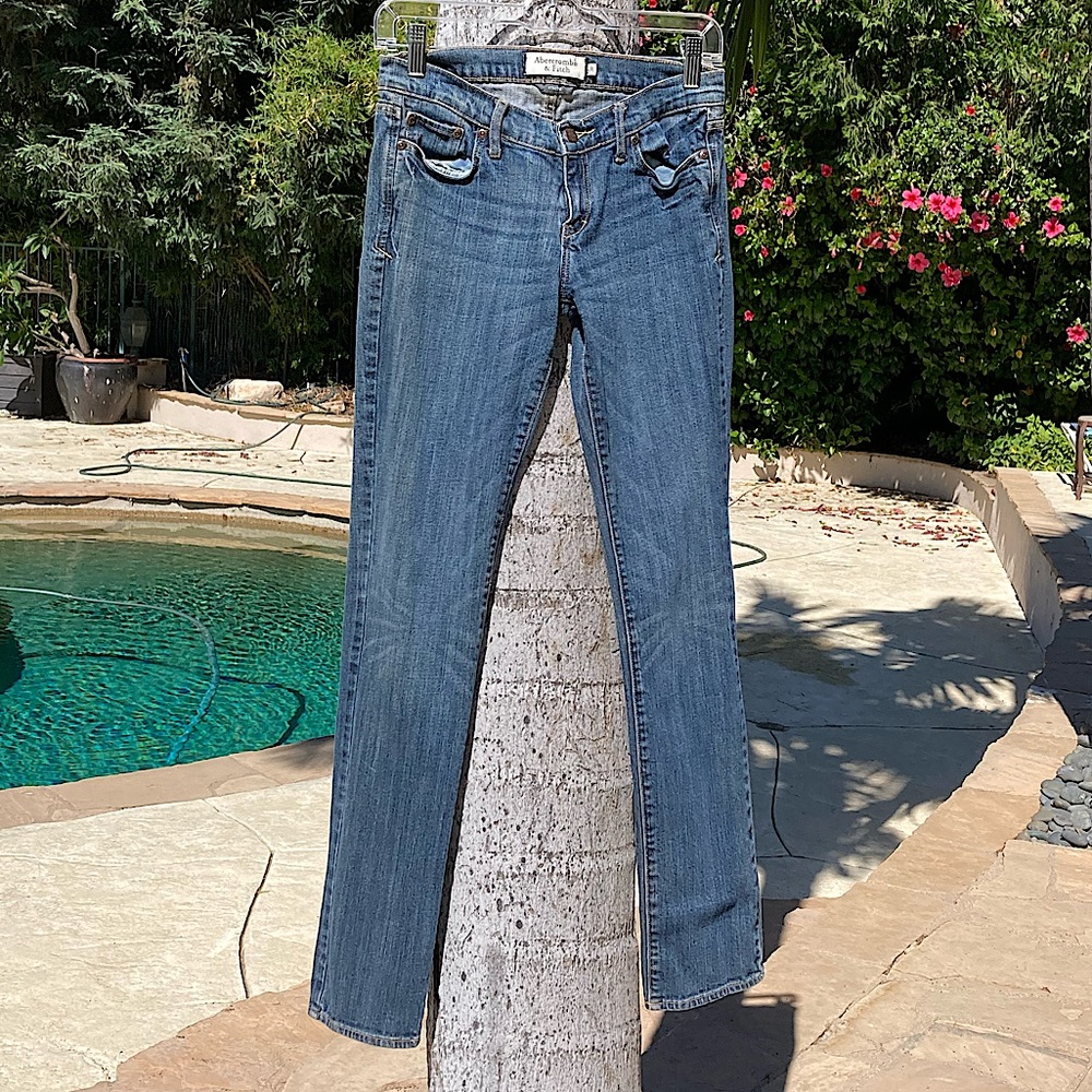ABERCROMBIE Erin Straight Leg Stretch Jeans - Picture 4 of 15